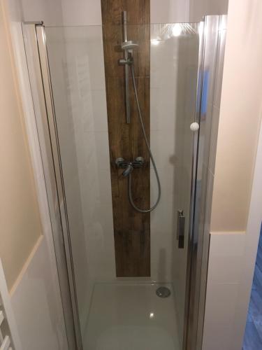 Ένα μπάνιο στο Ferienwohnung Mescherin 5