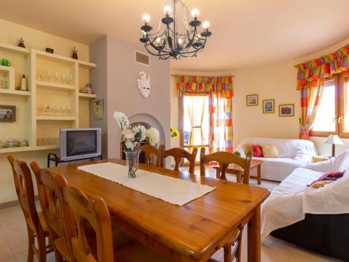 Μια τηλεόραση ή/και κέντρο ψυχαγωγίας στο Holiday Home Fumadell by Interhome