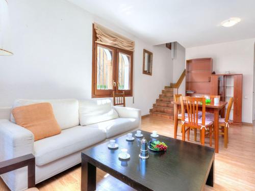 Ruang duduk di Villa Estrella by Interhome