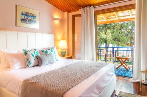 Llit o llits en una habitació de Summerday Villa Private Beach