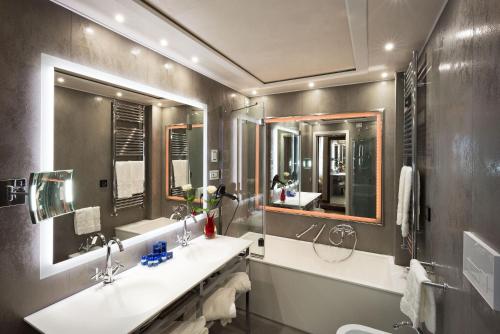 a bathroom with two sinks and a mirror at Hotel Santa Chiara in Venice