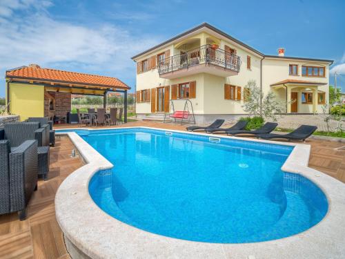 Πισίνα στο ή κοντά στο Apartment Ulika-1 by Interhome