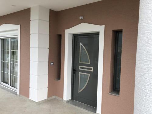 a black door on the side of a building at Villa Anastasia Ksamil in Ksamil