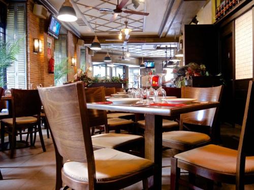 Restaurace v ubytování Hostal Matheu