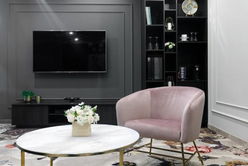 Queen Boutique Hotel — Photo of the whole room
