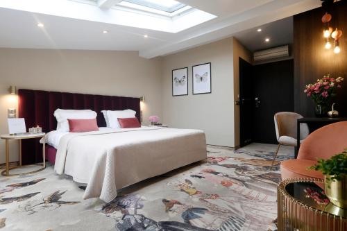 a bedroom with a large bed with pink pillows at Queen Boutique Hotel in Krakow
