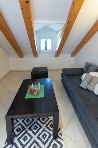a living room with a couch and a table at Emily Apartment in Suđurađ