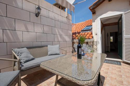 a patio with a table and a couch at Emily Apartment in Suđurađ