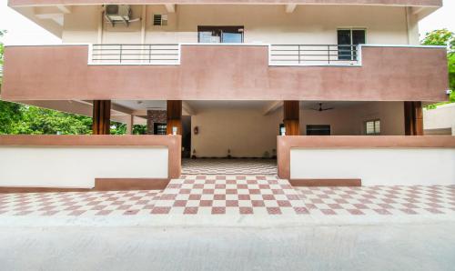 Itsy Hotels Riyas Grandにあるバルコニーまたはテラス