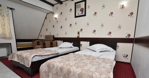 Ein Bett oder Betten in einem Zimmer der Unterkunft Hotel Taco