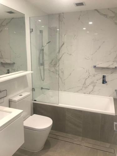 a bathroom with a shower and a toilet and a sink at Elegant Design 2 Bed 2 Bath Apartment In Liverpool in Liverpool