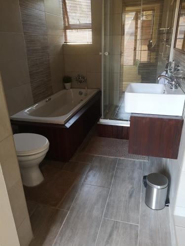 Ένα μπάνιο στο SU CASA B&B