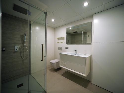 a bathroom with a shower and a sink and a toilet at InmoSantos Oasis A3 in Roses