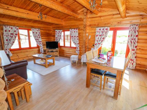 Μια τηλεόραση ή/και κέντρο ψυχαγωγίας στο Ash Lodge