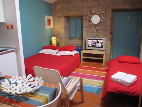 מיטה או מיטות בחדר ב-Casa do Cais Cerveira