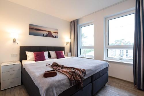 Un pat sau paturi într-o cameră la Appartement "Opal" mit Penthouseflair - Oase am Haff