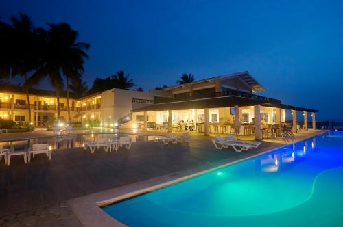 Bazén v ubytování Sunset Beach Hotel nebo v jeho okolí