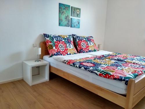 Tempat tidur dalam kamar di Hvar Apartment