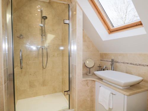 a bathroom with a shower and a sink at Tigh Fasgaidh in Dornie