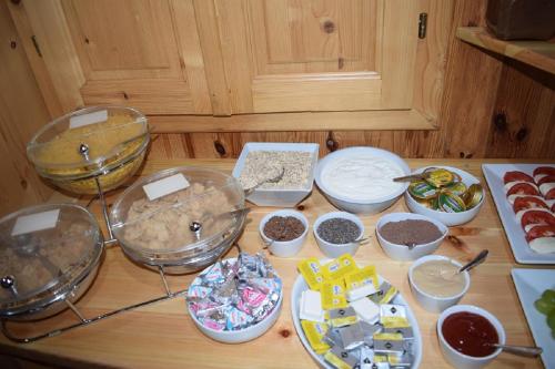 a table with different types of ingrediants and bowls at Penzion Sabina in Vernár