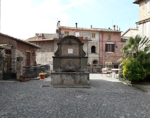 a fountain in a courtyard of an old building at Borgo Vecchio in Carbognano