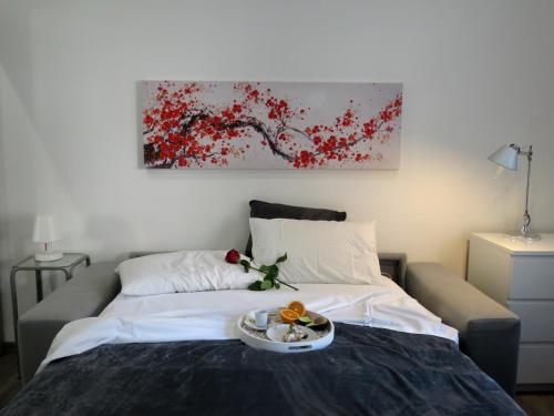 a bed with a plate of food on top of it at Porta del Vento in Giardini Naxos