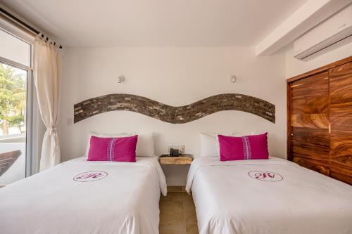 Кровать или кровати в номере Hotel Rockaway