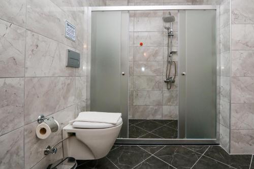 Koupelna v ubytování Dedeminn Garden Hotel