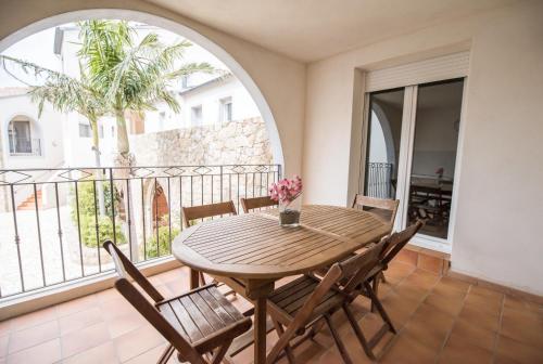 A balcony or terrace at Les Alizés Résidence & Spa