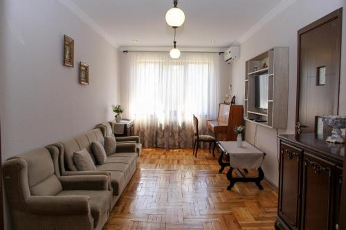 TV a/nebo společenská místnost v ubytování Prometheus Apartment