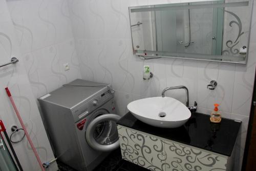 Koupelna v ubytování Prometheus Apartment