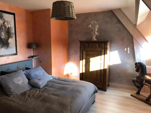 Posteľ alebo postele v izbe v ubytovaní la p’tite chaumière