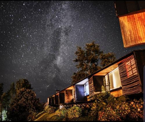 una casa con la Vía Láctea en el cielo en Hotel Casa Panguipulli, en Panguipulli