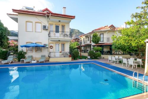 Bazén v ubytování Dedeminn Garden Hotel nebo v jeho okolí