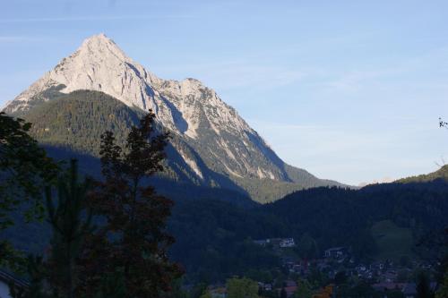 a mountain in the distance with a town in front at Gästehaus Lärchenhang in Mittenwald