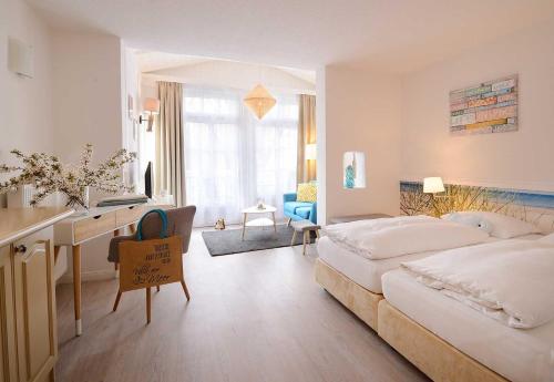 Postel nebo postele na pokoji v ubytování Hotel Villa Granitz