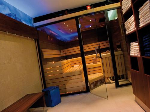 a sauna with a glass door in a room at Hotel Salzburger Hof in Bad Gastein