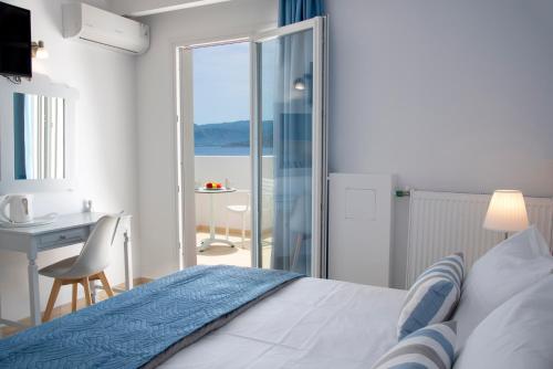 Posteľ alebo postele v izbe v ubytovaní Naiades Marina Hotel