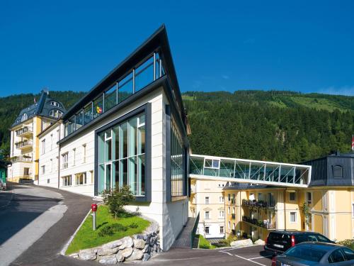 a large building with a balcony on the side of it at Hotel Salzburger Hof in Bad Gastein