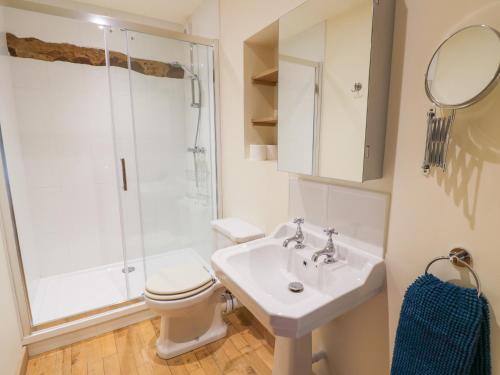 a bathroom with a sink and a toilet and a shower at Ryepiece Cottage in Stratford-upon-Avon