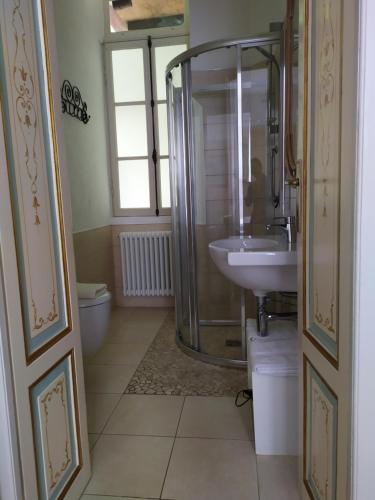 Salle de bains dans l'établissement B&B Il Balcone sul Lago