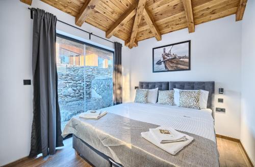 Posteľ alebo postele v izbe v ubytovaní Golden Haven Luxe Bungalow Resort
