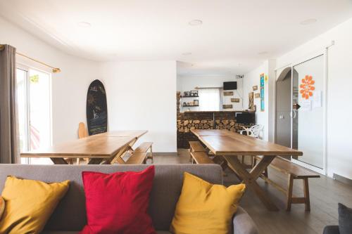 Dapur atau dapur kecil di Good Feeling Hostel & Guest House