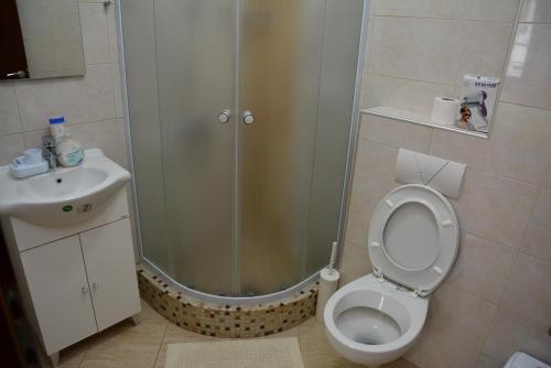 Ένα μπάνιο στο Villa Dudanov