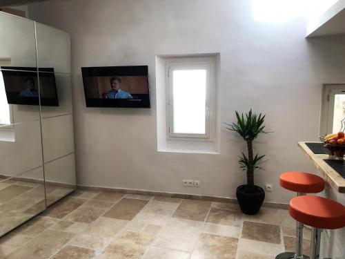 Gallery image of Cosy Studio Cours Lafayette "Clim, WIFI Gratuit" in Toulon