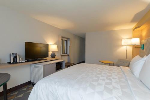 Katil atau katil-katil dalam bilik di Holiday Inn & Suites Orlando SW - Celebration Area by IHG