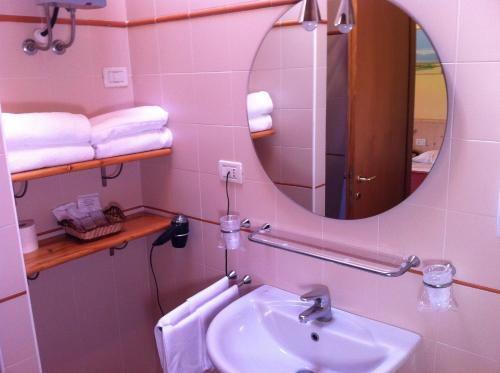 a bathroom with a sink and a mirror at Tenuta il Giogo in Monterado