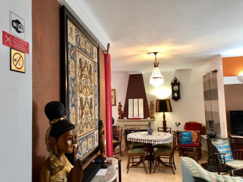 a living room with a table and a painting on the wall at Villa Do Mar SW in Zambujeira do Mar