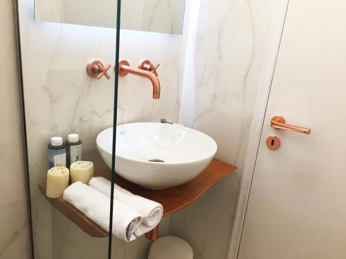 Ένα μπάνιο στο Loukia Studios & Suites