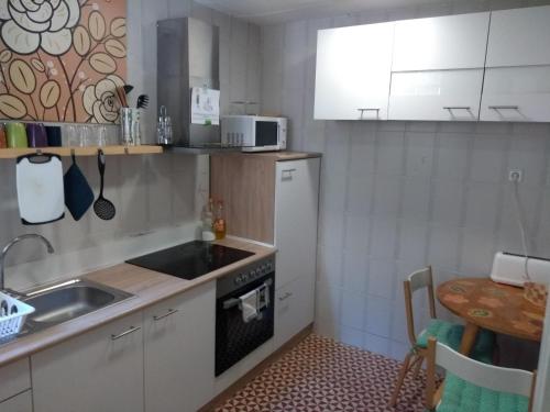 A kitchen or kitchenette at Can Bonshoms